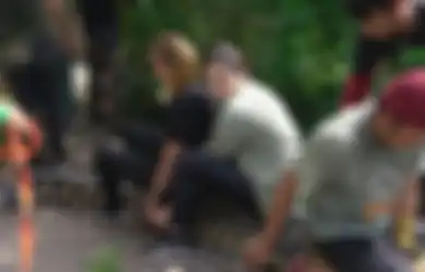 Pindah Agama Usai Cerai dari Orang Kaya Malaysia, Artis Cantik Ini Pamer Foto Duduki Satwa Liar, Kini Sibuk Keluar Masuk Hutan
