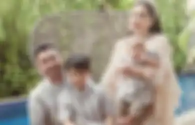 Penampilan Nagita Slavina Saat Ziarah ke Makam Ayah Mertua Sukses Jadi Sorotan, Istri Raffi Ahmad Kepergok Pakai Sepatu Kaca yang Harganya Bikin Nangis Warganet: Uang Kontrakan Aing Setahun!