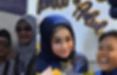 Kini Adul Pede Pamer Cincin Tunangan di Jemarinya, Terungkap Nasib Anak Pemilik Pesantren Istri Pertama Sang Komedian