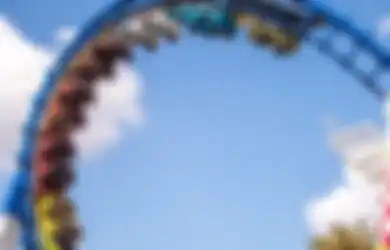 Heboh, Rollercoaster Mendadak Berhenti Pas Posisi Terbalik, Puluhan Penumpang Histeris 45 Menit