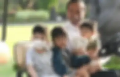 Masih Menikmati Libur Lebaran, Tengok Keseruan Jokowi dan Keempat Cucunya Saat Bermain-main di Pantai, Warganet Sampai Juluki Sang Presiden 'Kakek Terbaik'