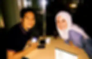 Beda Usia 16 Tahun, Pasangan Artis yang Sempat Tak Direstui Ini Sekarang Hidup Bahagia, Baru Saja Pindah ke Rumah Mewah 2 Lantai, Begini Penampakannya