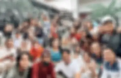 Berbaju Muslim di Foto Lebaran Bareng Keluarga, Agama Ayah Gisel Jadi Sorotan, Putrinya Bicara Begini