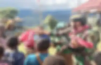 Buat Senyum Masyarakat Intan Jaya Merekah di Tengah Teror KKB Papua, Pasukan Kostrad Tetap Lakukan Hal Mulia Ini di Hari Raya Idul Fitri