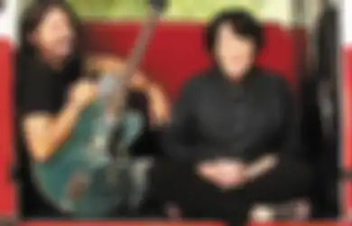 Happy International Mother's Day! Nih, 5 Potret Para Rockstar Bersama Sang Ibu!