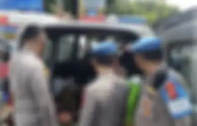 Ayahnya Milih Jadi Petani Usai Dipecat Jokowi, Perwira Polisi Ini Sikat Ambulans Terobos One Way di Puncak, Foto Wajahnya Disorot