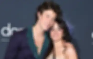 Diungkap Netizen, Camila Cabello Asyik Nyender Shawn Mendes Saat Nonton The Eras Tour