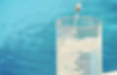 Cuaca Panas Bikin Kita Jadi Sering Minum Es? Waspada Dampaknya! 