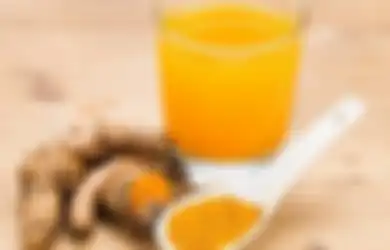Enggak Nyangka! Ini 7 Manfaat dari Rutin Minum Air Kunyit di Pagi Hari