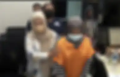 Murka Baca Permintaan Selingkuhan Suaminya, Wanita Hijab di Bekasi Tikam Janda Cantik Pakai Gunting Rumput, Foto Korban Bikin Syok
