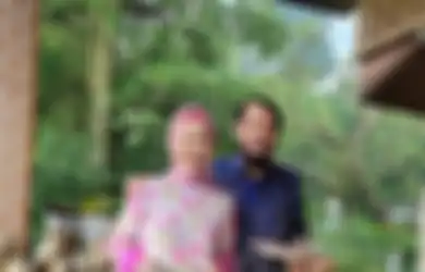 Jahit Baju Pengantin Adik Jokowi, Sosok di Balik Pakaian Idayati dan Ketua MK Anwar Usman Bahas Soal Lemburan, Kain Jarik yang Dikerjakan Ternyata Tak Sembarangan