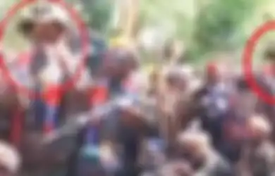 Berkalung Syal Bintang Kejora, Pria Misterius Berdiri di Tengah-tengah Anggota KKB Papua, Lantang Serukan Ajakan Perang: Konflik Berlanjut Sampai Merdeka