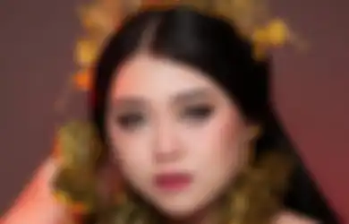 Cosplay Badarawuhi, Clarissa Putri Ketakutan Pegang Ular Asli