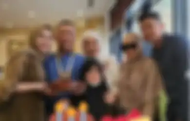 'Alhamdulillah', Ucap Syukur Bisa Wujudkan Impian Ayah Rozak Ultah di Mekkah, Janji Ayu Ting Ting Disorot Hingga Penampilannya Banjir Pujian