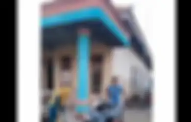 Viral di Facebook, Motor Bebek Ini Bikin Pria Berpeci Sukses Goda Sang Istri, Adegan Romantis Terjadi Meski Diakhiri Pelemparan Sapu Lidi