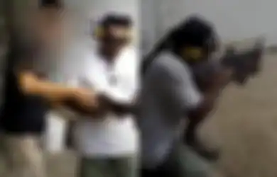 Langit Bumi dengan Anggota KKB Papua yang Bertaruh Nyawa Demi Secuil Amunisi, Petingginya Santai Pamer Latihan Tembak dengan Senapan Canggih Pakai Instruktur di Luar Negeri, Begini Videonya