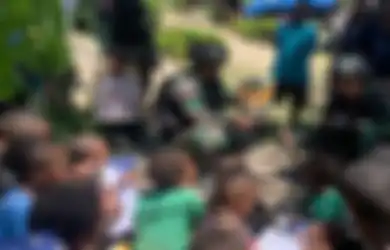 Satgas Yonif R 408/Sbh Patut Diacungi Jempol, Kebrutalan KKB Papua Tak Buat Mereka Gentar Lakukan Hal Baik Ini untuk Anak-anak Kabupaten Puncak