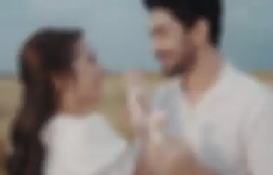 Dear Love: 6 Momen Ciuman Mesra Prilly Latuconsina dan Reza Rahardian