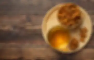 7 Kegunaan Almond Oil Buat Kecantikan Kulit. Bikin Makin Flawless!