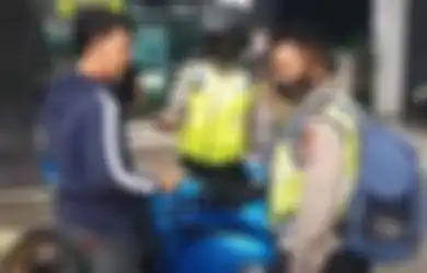 Viral Motor Ditilang di Depan Dealer, Siapa yang Keterlaluan, Polisi atau Pengendara?