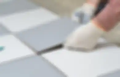 Bukan Sulap Bukan Sihir, Ubin Retak dan Terangkat Langsung Bagus Kembali, Begini Cara Para Tukang Mengatasinya