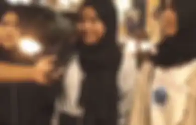 Ditanyai di Pinggir Jalan, Anak Perempuan Ini Sebut Keinginannya yang Terpendam: Pengen Keluargaku Harmonis, Orang-orang Makan di Resto Bareng Sama Keluarganya