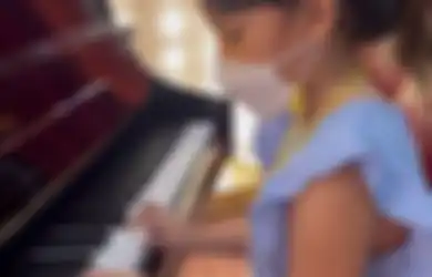 Gempi Unjuk Gigi Main Piano, Gisel Bicara Bakat Seni Anak Gading Marten, Foto Liburan di Singapura Curi Perhatian
