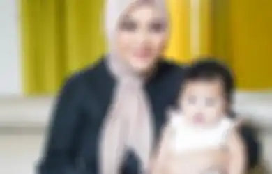 'Masya Allah', Ameena Super Gemas, Anak Aurel Hermansyah Terus Ngoceh saat Diajak Rapat Kerja, Begini Kata Ibunya