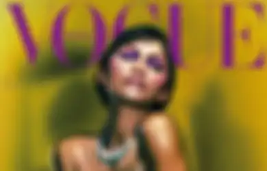 Tampil Elegan, Zendaya Pertama Kali Jadi Cover Vogue Italia!