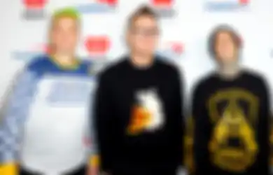 Kolaborasi Bareng Chef Guy Fieri, blink-182 Rilis Merchandise Terbatas