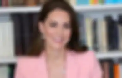Pesona Kate Middleton Kenakan Setelan Pink Saat Tampil Formal Menawan