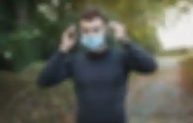 5 Cara Menghilangkan Maskne atau Jerawat Akibat Kelamaan Pake Masker!