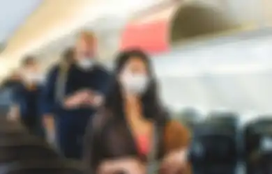 Jangan Buru-buru Lepas Masker Saat di Pesawat, Ini Penjelasannya!