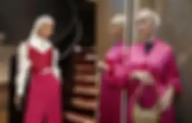 7 Inspirasi Outfit Hijab Warna Fuschia, Bikin Tampil Kece dan Pede