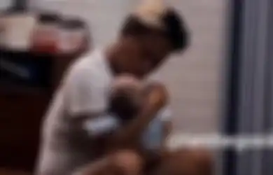 'Kasihan Anak-anak', Adzam yang Jatuh Sakit Bak Panggil-panggil Ayahnya, Ramai Kabar Sule Datangi Rumah Nathalie Holscher, Netizen Pilu Lihat Momen sang Komedian Peluk Putranya