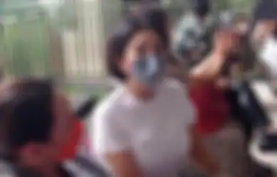 Asisten yang Ceritakan Kronologi, Begini Detik-detik Penggeledahan Rumah Nikita Mirzani: Sampai Nangis, Azka Tanya Itu Polisi Mau Ngapain?