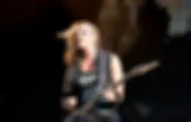 Cabut dari Alice Cooper, Nita Strauss Pilih Jadi Gitaris Demi Lovato!