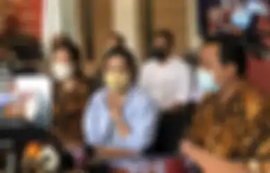 Pagi-pagi Digeruduk Orang Bawa Uang untuk Cabut Gugatan ke Mantan Bosnya, Istri Eks Sopir Nindy Ayunda Tolak Mentah-mentah Meski Dijanjikan Modal Usaha: Harga Diri Saya Tidak Bisa Dibayar