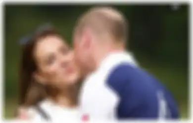 Beri Semangat kepada Pangeran William, Penampilan Manis Kate Middleton Curi Perhatian!