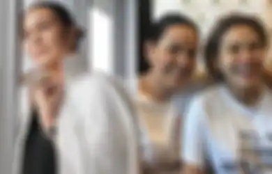 Keempat Kalinya Datang ke Kantor Polisi untuk Wajib Lapor, Nikita Mirzani Tampak Ditemani Fitri Salhuteru, Rupanya Sang Sahabat Harus Jalani Ini