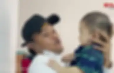 Begini Momen Haru Sule Bertemu dan Gendong Baby Adzam Setelah Digugat Cerai, Suami Nathalie Holscher: Masih Ingat Ayah Gak?