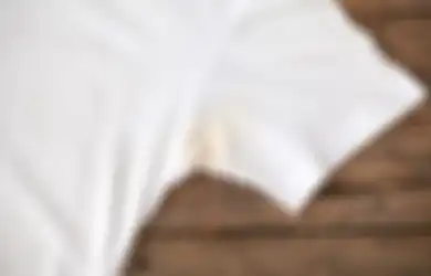 Enggak Pakai Pemutih, Hilangkan Noda Kuning di Baju Pakai 4 Cara Ini!