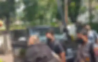 Masker dab Bajunya Serba Hitam, Bharada E yang Tembak Mati Brigadir J Akhirnya Muncul ke Publik untuk Tujuan Ini, Keberadaannya Sempat Dipertanyakan Komnas HAM
