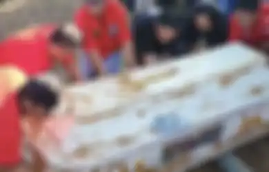 Lagi-lagi Patahkan Spekulasi Pengacara, Komnas HAM Lantang Sebut Brigadir J Masih Bisa Begini Saat Tiba di Duren Tiga, Foto Pengangkatan Peti Jenazah Diunggah