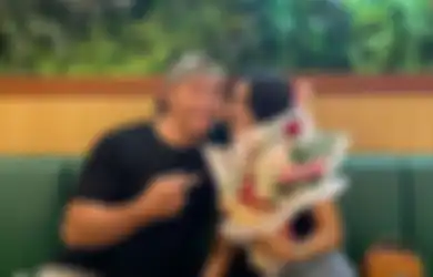 Pernah Cerai Karena Beda Agama, Bintang Sitkom Ini Nikah Ketiga Kali di Usia 50 Tahun, Istri Barunya Penggemar Sendiri, Intip Potret Harmonisnya