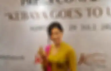 Cara Belanja Online ala Dian Sastrowardoyo, Pede Pakai Kebaya Rp55.000