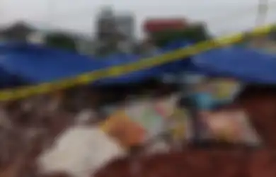 Sembako Bantuan Presiden Terkubur di Depok Berbuntut Panjang, JNE Disebut Tak Pernah Bayar Uang Sewa Selama 9 Tahun, Pemilik Lahan: Tiap Ditagih Bawa Nama Oknum TNI