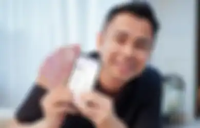 Pasang Wajah Cemberut di Samping Mobil Sport Mewah Miliknya, Raffi Ahmad Bikin Geger Gara-gara Ngaku Bosan Jadi Sultan, Netizen: Gimmick Apa Lagi Ini