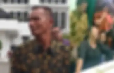 Ayah Brigadir J Sambangi Kantor Kemenko Polhukam untuk Bertemu Mahfud MD, Samuel Hutabarat Minta Keadilan Atas Kasus Kematian Anaknya yang Dinilai Tak Wajar: Hukum Tutup Mata