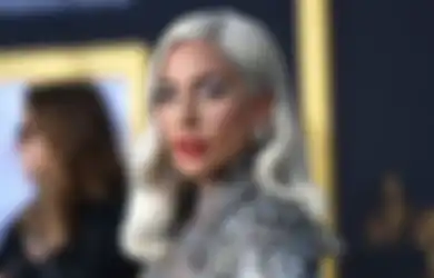 Ada Badai Petir, Lady Gaga Menangis Saat Hentikan Konsernya! 